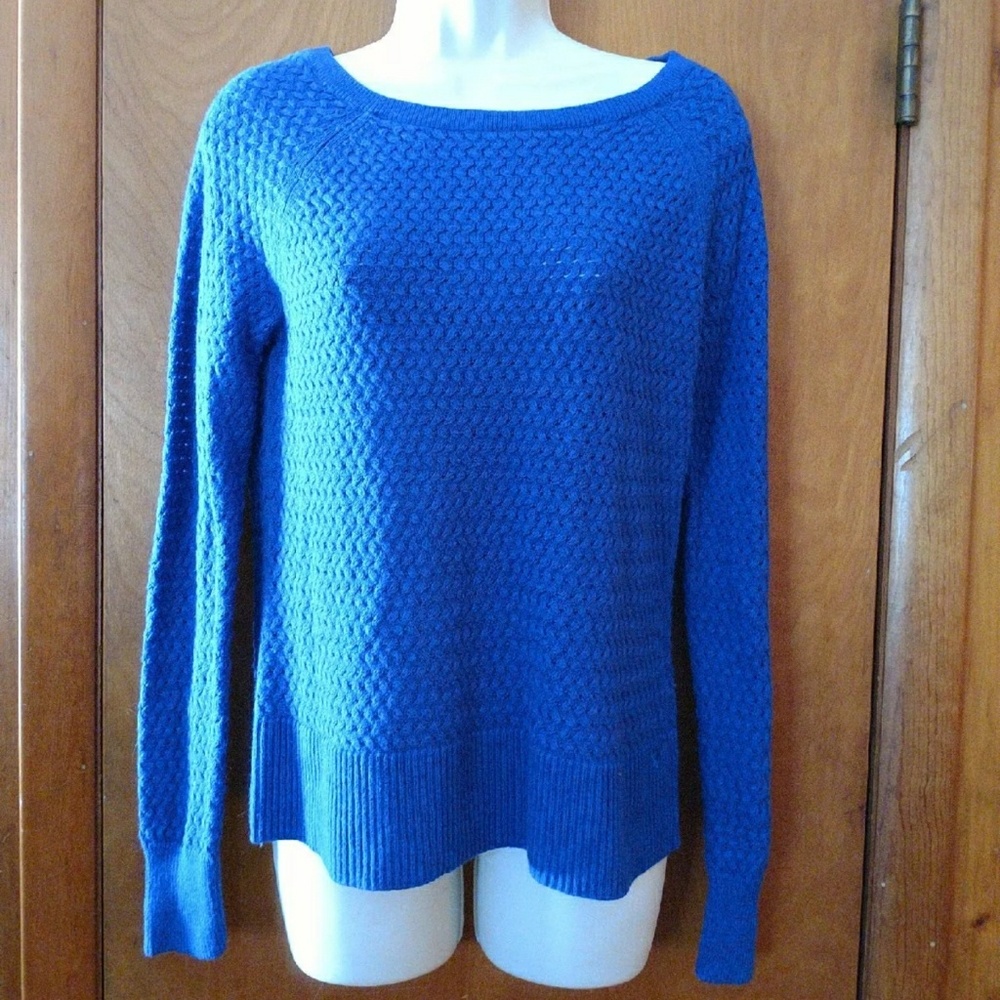 BEAUTIFUL ROYAL BLUE MEDIUM AMERICAN EAGLE SWEATER